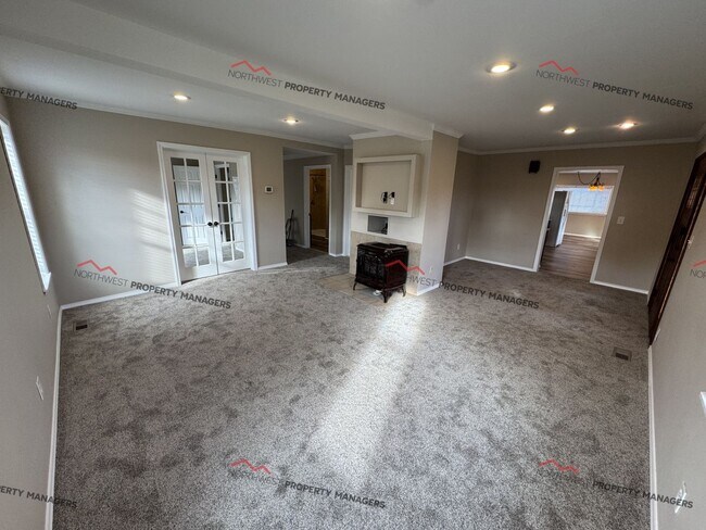 Building Photo - STATUS: *PENDING APPLICATION*  - R100  $2295