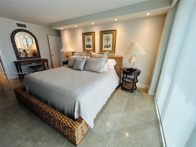 Building Photo - 881 Ocean Dr