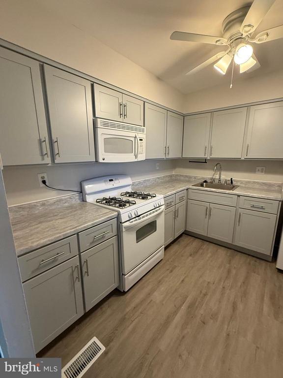 Building Photo - 3362 Fairdale Rd