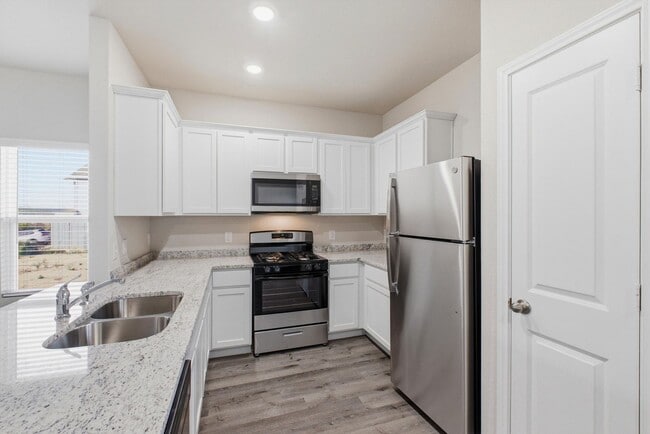 Building Photo - ***$1,000 off MAY Move In