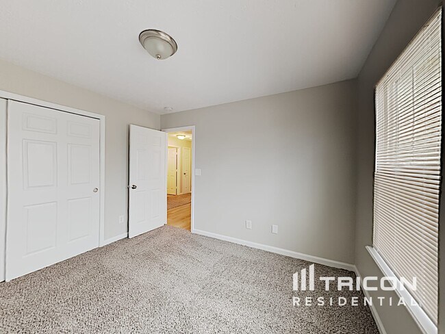 Building Photo - 10759 Mistflower Way