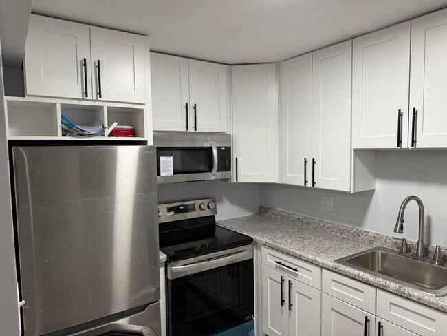 Building Photo - 502 E Spruce Dr