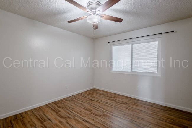 Building Photo - 3 Bedroom/2 Bath Home with Solar - $2100 Per Month!