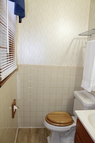 Building Photo - 3908 Pleasant Valley Blvd