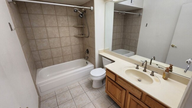 Building Photo - 2 Bedroom Condo Unit in the Amber Hills Co...