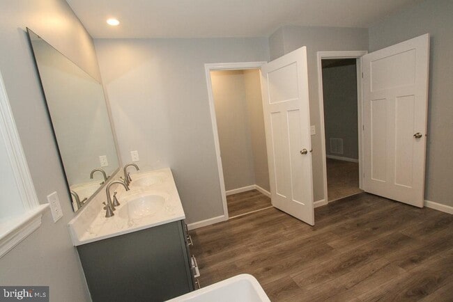 Building Photo - 8 Conover Ln