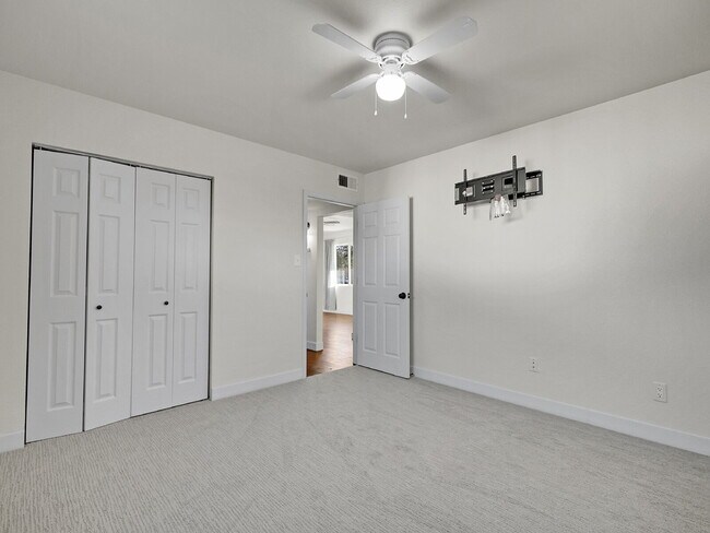 Building Photo - $2,245.95 - $300 OFF - First 2 Months'Rent - 3 Bedrooms, 1.5 Bathrooms, Single Family Home in Aur...