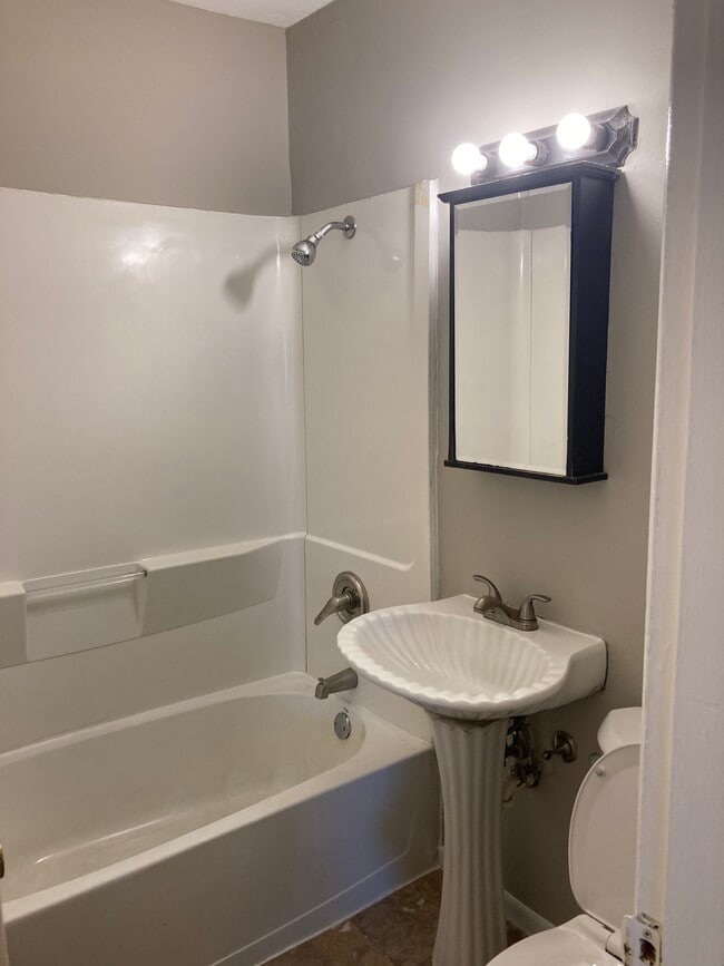 Building Photo - 1356 Huffman Ave