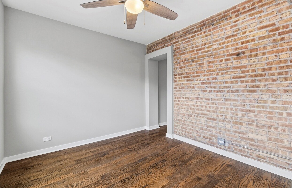 Building Photo - 2553 W Summerdale Ave