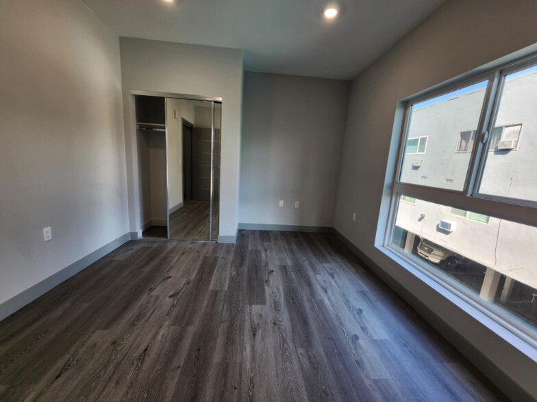 Building Photo - 7040 Woodman Ave