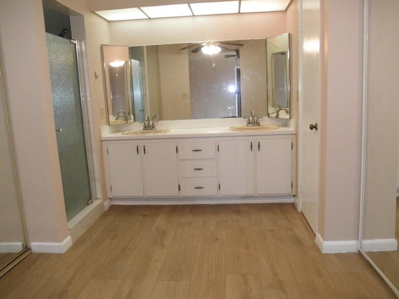 Building Photo - 571 Springdale Cir