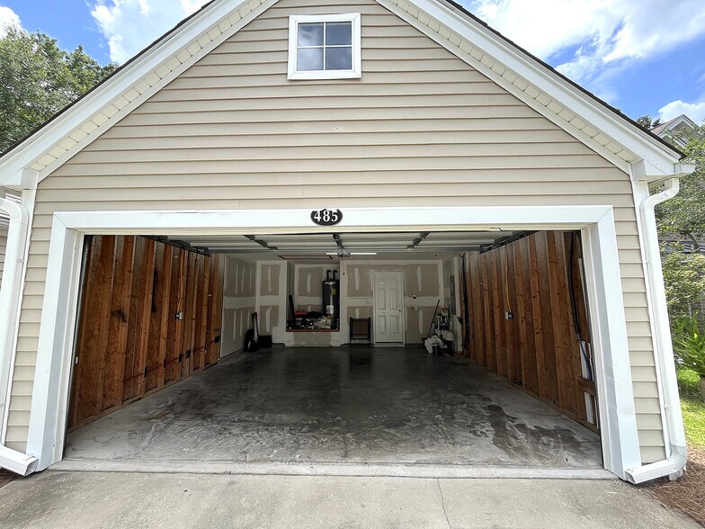Building Photo - 485 Live Oak Walk