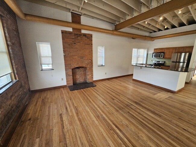 Building Photo - 2800 Mayfield Rd