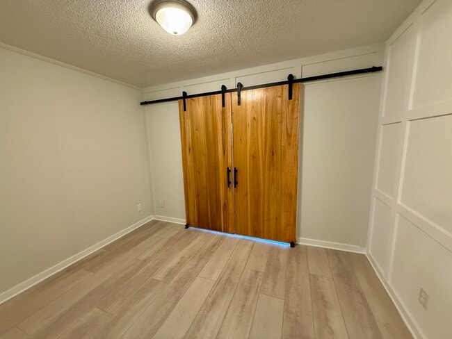 Building Photo - 610 Putters Ln