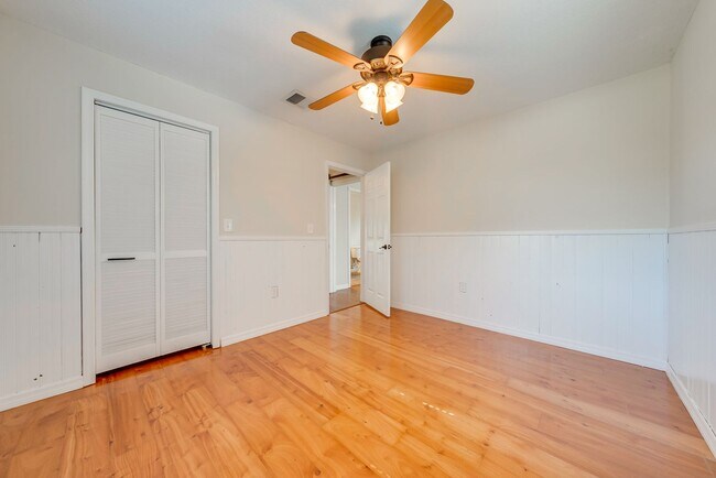 Building Photo - Serene 3-Bedroom Home on 1 Acre Lot