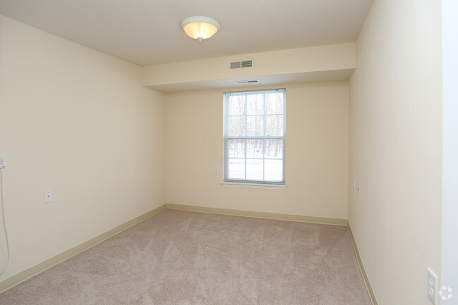 Bedroom - Hopkins Court Apartments