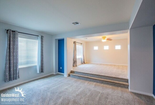 Building Photo - Stylish 5Bdm 4.5Ba Home in Las Vegas.