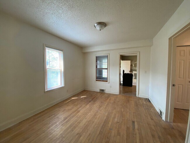 Building Photo - 2418 California St NE
