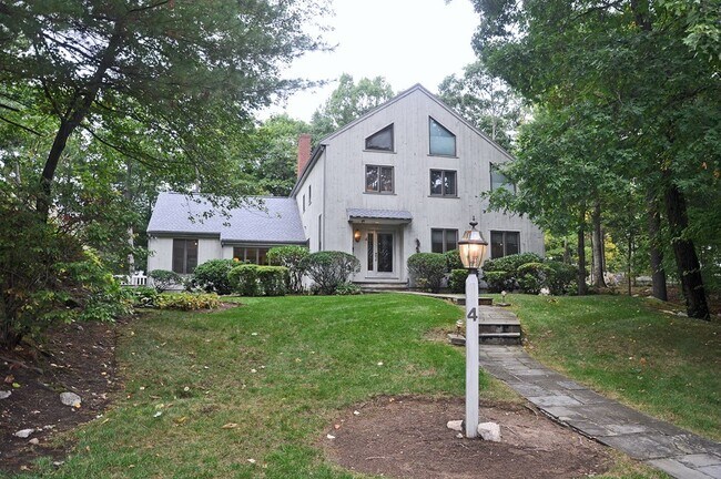 Building Photo - 4 Crestview Ln