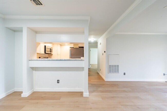 Building Photo - 8600 Fathom Cir