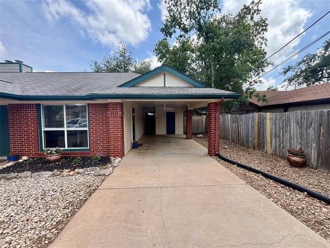 Building Photo - 808 Lone Star Dr
