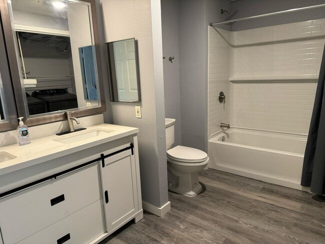 Building Photo - 2320 Gracy Farms Ln