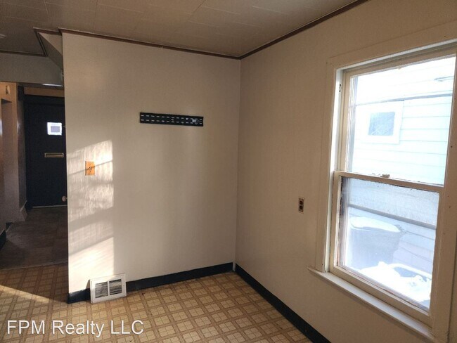 Building Photo - 4 br, 1 bath House - 73 Villa Street 1