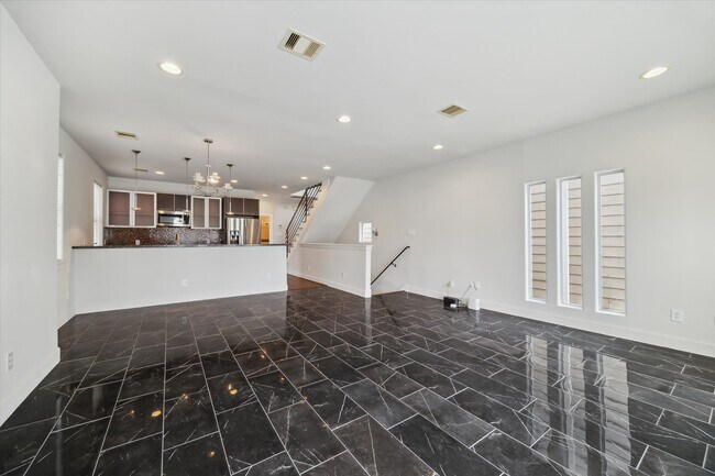 Building Photo - 3041 Clinton Dr