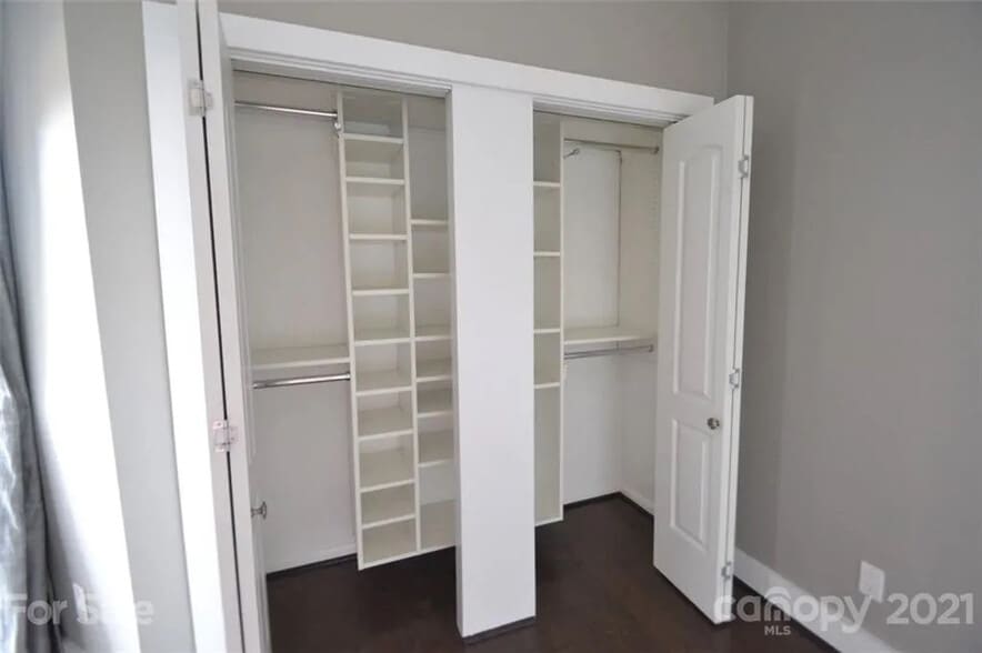 Building Photo - Room in Apartment on N Poplar St