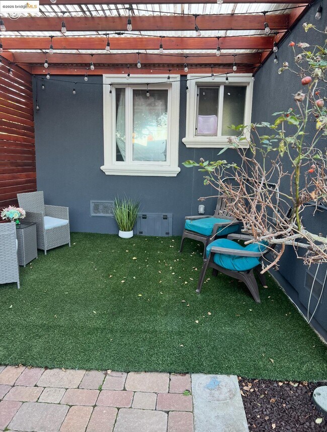 Building Photo - 640 Myrtle Ave