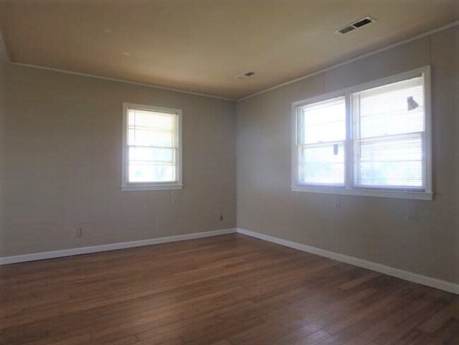 Building Photo - Nice 3 Bedroom Country House!