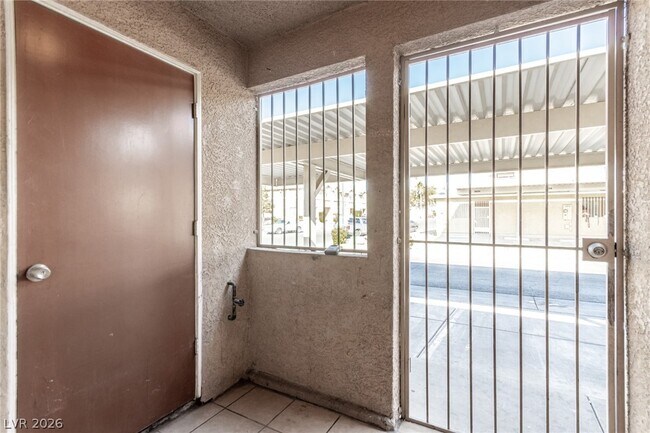 Building Photo - 3873 Soda Springs Dr