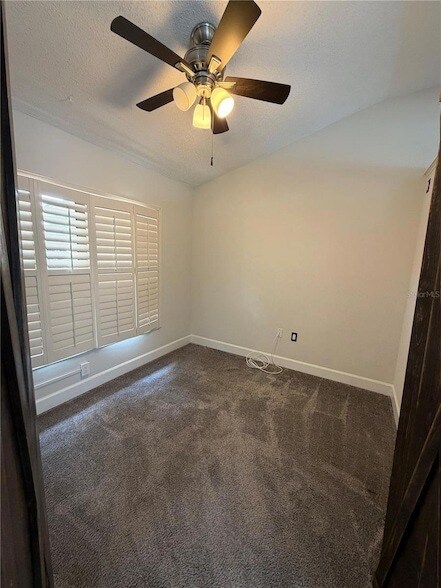 Building Photo - 3221 Oakwood Pl