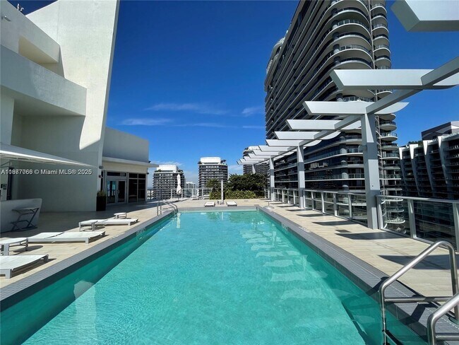 Building Photo - 1100 S Miami Ave