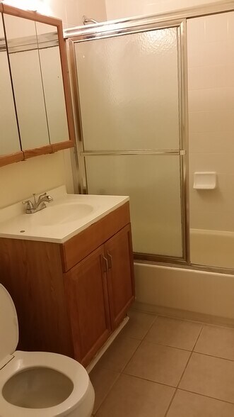 Building Photo - 252 College Dr