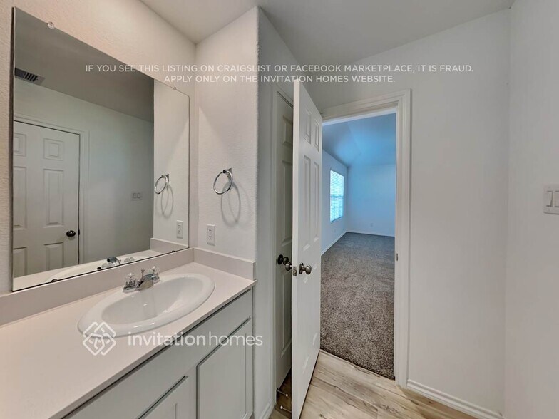 Building Photo - 24043 Mustang Run Dr