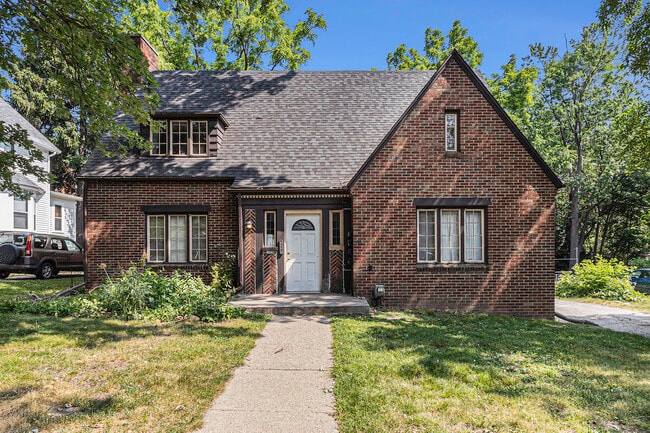 Primary Photo - 608 W Washington-4