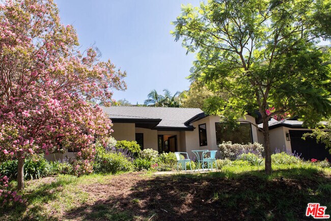 Building Photo - 3436 Longridge Ave