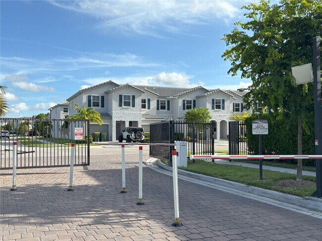 Building Photo - 2622 SE 10th St