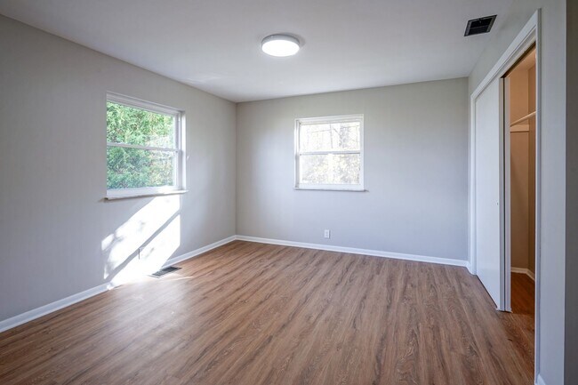 Building Photo - Recently Remodeled 4-Bedroom Home with Modern Upgrades & Spacious Yard in McCordsville