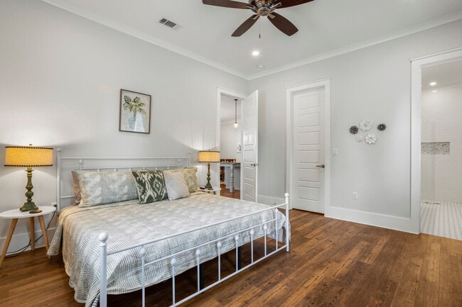 Building Photo - 164 Markham Dr