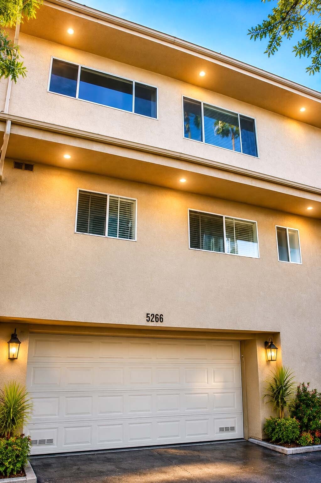 Building Photo - 5266 Lindley Ave
