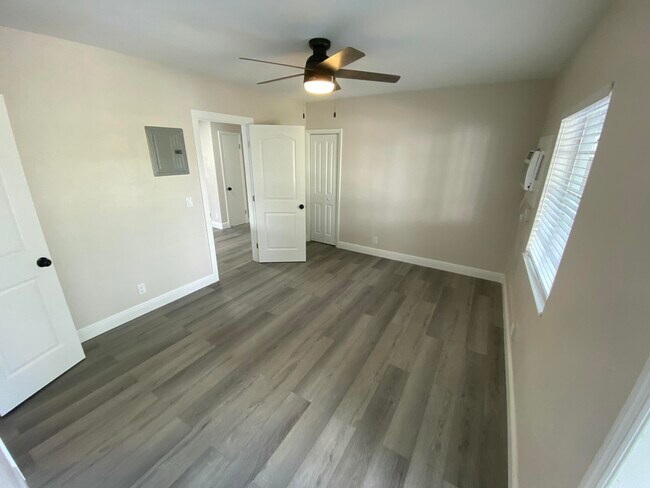 Building Photo - 112 Lake Ave