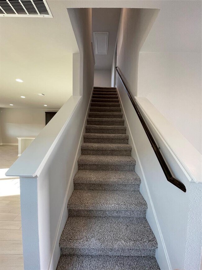 Building Photo - 125 Old Stage Coach Rd