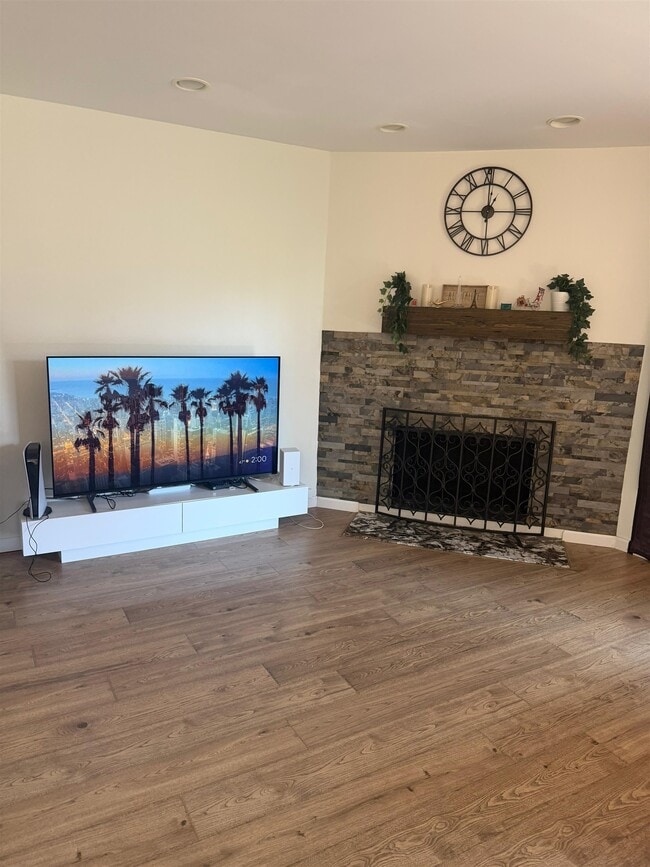 Building Photo - 507 Teal Plaza