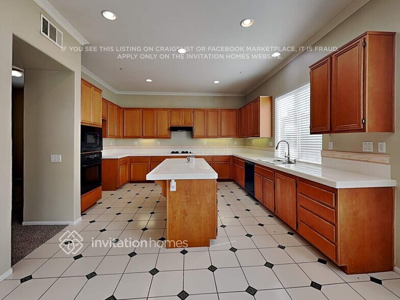 Building Photo - 11144 Arizona Ave