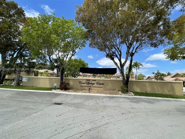Building Photo - 2642 Riverside Dr