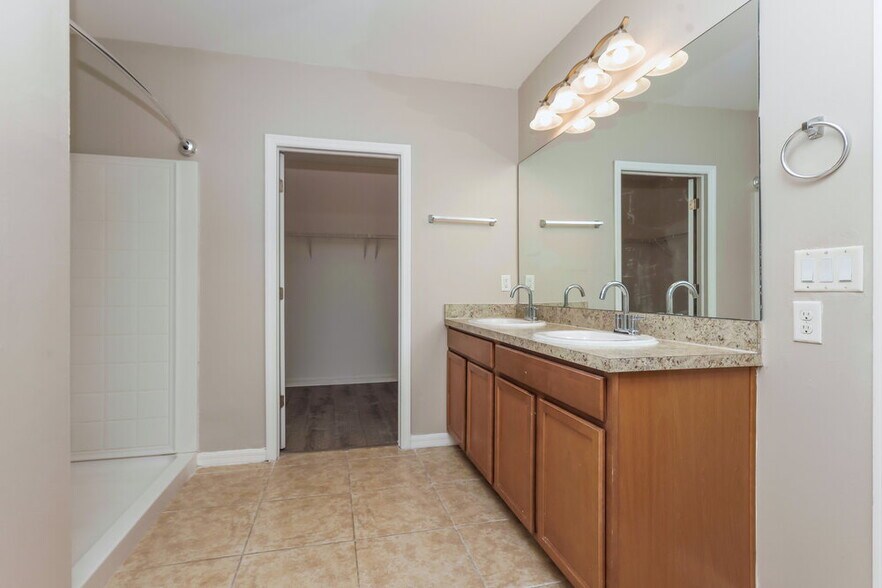 Building Photo - 2564 Surfside Blvd