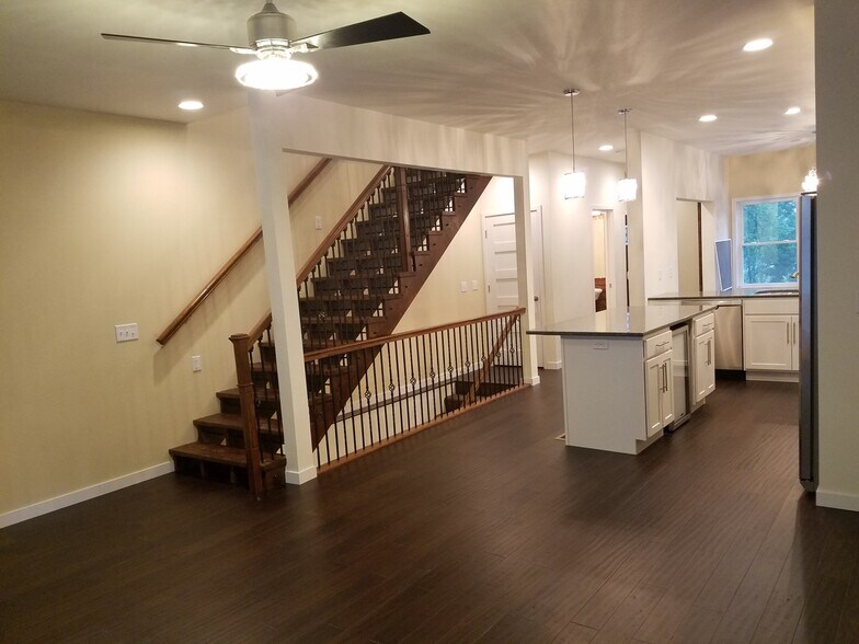 Building Photo - 1408 Sunset Ct