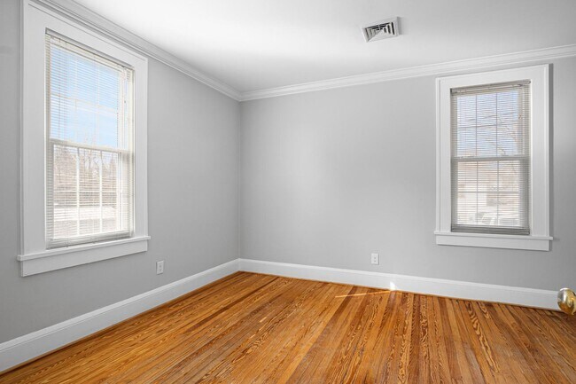 Building Photo - 545 Montgomery St